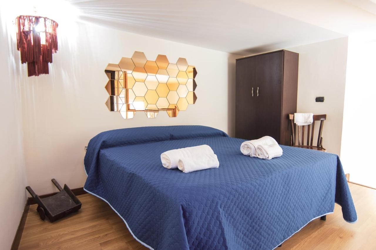 Centro Storico Garibaldi Guest House เนเปิลส์ ภายนอก รูปภาพ