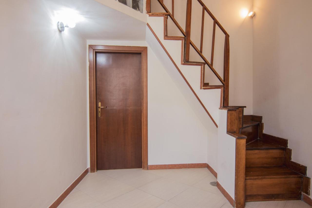 Centro Storico Garibaldi Guest House เนเปิลส์ ภายนอก รูปภาพ